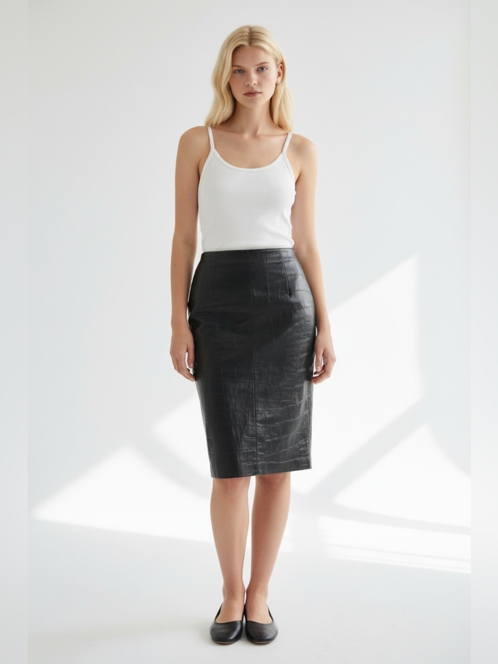Vintage Id Collection Made in Canada Black Croc-Embossed Leather Pencil Skirt 6